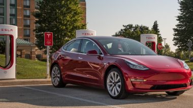 Supercharger anche per le auto elettriche non Tesla