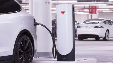 Supercharger anche per le auto elettriche non Tesla