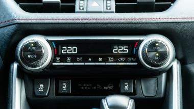 Suzuki Across Plug-in Hybrid, i comandi del climatizzatore
