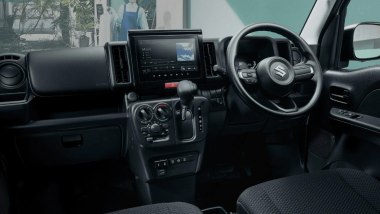 Suzuki Every: l'abitacolo spazioso e funzionale del kei van