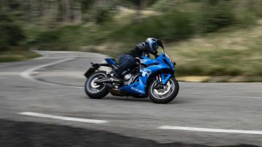 Suzuki GSX-8R, la si guida come una sportiva vera