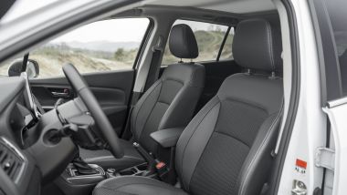 Suzuki S-Cross Hybrid 140V: i comodi sedili sono riscaldabili e rivestiti in pelle e tessuto