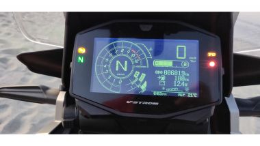 Suzuki V-Strom 1050 XT 2020: la strumentazione LCD