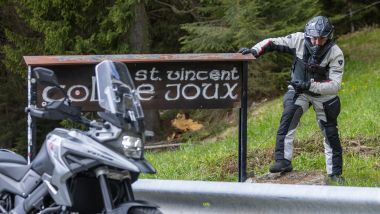 Suzuki V-Strom 1050SE, in cima al Col de Joux, ultima salita vera della 19° tappa