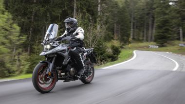 Suzuki V-Strom 1050SE, la prova sulle strade del Giro d'Italia