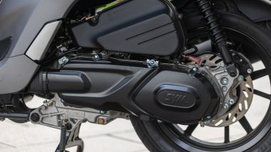 SYM Symphony ST 125, il carter della trasmissione. Il motore è raffreddato a liquido
