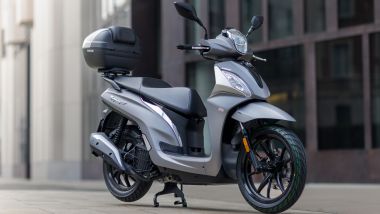 SYM Symphony ST 125, la vista di tre quarti frontale