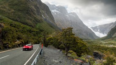 Tanti cavalli, poco traffico: il Ferrari Purosangue New Zealand Grand Tour