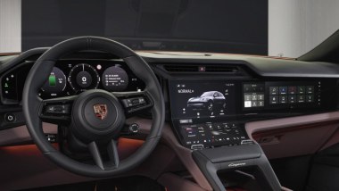 Tecnologia di bordo: l'abitacolo della Porsche Cayenne Electric