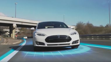 Telecamere controllano la guida autonoma di Tesla