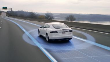 Tesla Autopilot, NON un sistema di guida autonoma