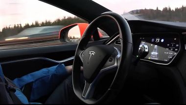 Tesla Autopilot: per Consumer Reports, non il sistema più sicuro