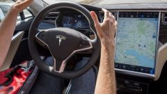 Full Self-Driving esce dai listini di Tesla Model 3, Model S e Model X