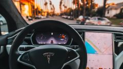 NHTSA costringe Tesla a richiamare due milioni di auto