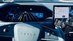Tesla, richiamo per la sicurezza nella guida autonoma per oltre 360mila auto
