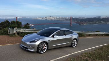 Tesla Model 3: in arrivo nel 2020 una batteria da 100 kWh?