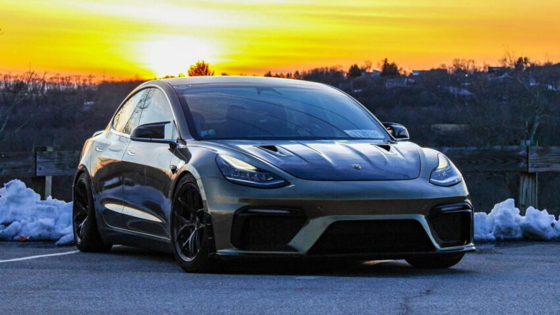 Model 3 Restyling Tesla Model 3, un restyling in stile Porsche Cayman GT4. Il video