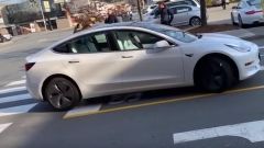 Tesla Model 3: auto senza conducente e guida autonoma