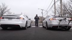 Tesla Model S Plaid sfida una P85D turbojet. Il video