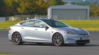 Tesla Model S Plaid vs Xiaomi SU7 Ultra: la super berlina elettrica americana