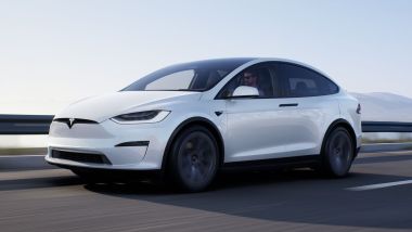 Tesla Model X Dual Motor AWD: visuale di 3/4 anteriore