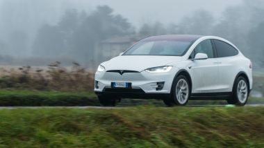 Tesla Model X Long Range: si ricarica in meno di un'ora dalle colonnine supercharger