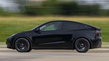 Tesla Model Y: best seller tra le EV, best seller ''pound for pound''