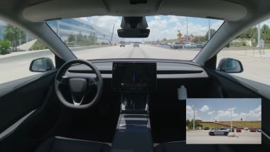 Tesla Model Y: il SUV elettrico si consegna da solo al nuovo proprietario