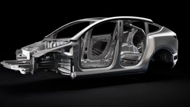 Tesla Model Y passo lungo: l'autotelaio del SUV americano che assicura fino a 523 km di autonomia