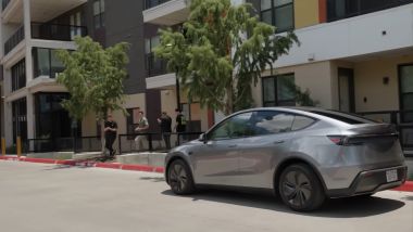 Tesla Model Y: per la prima volta in modo autonomo il SUV raggiunge la casa del cliente