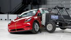 Tesla Model Y supera a pieni voti i crash test dell'IIHS