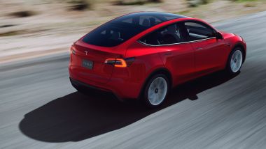 Tesla Model Y: visuale di 3/4 posteriore