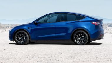 Tesla Model Y: visuale laterale