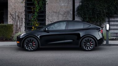 Tesla Model Y: visuale laterale