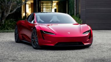 Tesla Roadster, aperti i preordini in Italia: visuale di 3/4 anteriore