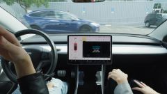 Tesla V10, l'aggiornamento software 2019: karaoke e altre novità