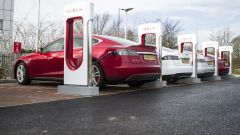 Tesla: Supercharger a pagamento per i nuovi clienti, ecco quanto costa