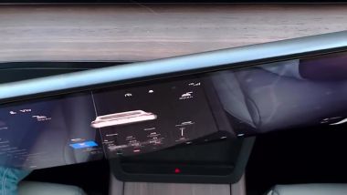Tesla Tilt Screen: il sistema motorizzato per orientare il display