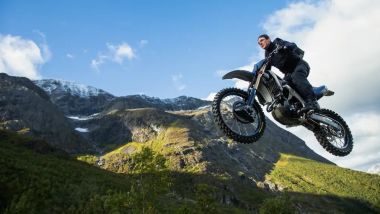 Tom Cruise ha fatto 13.000 salti con la moto per prepararsi allo stunt di Mission: Impossible 7