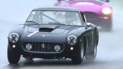 Video: Mr. LeMans guida una Ferrari del '61 sul bagnato