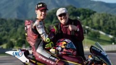 Tony Arbolino rinnova con Marc VdS e resta in Moto2. Sorridono Morbidelli e Diggia