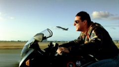 Top Gun 2: Tom Cruise salirà ancora su jet e Kawasaki H2R