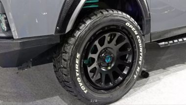 Toyota Alphard by Double Eight: assetto rialzato, cerchi in lega esclusivi e pneumatici tassellati