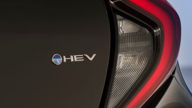 Toyota Aygo X 2026, la prima volta del full hybrid