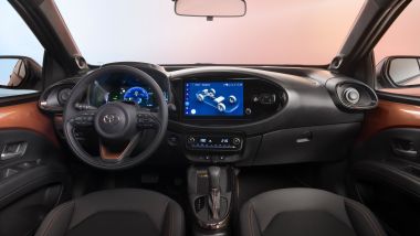 Toyota Aygo X Hybrid, gli interni