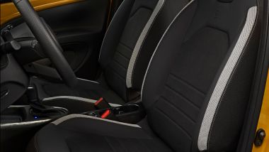 Toyota Aygo X Hybrid GR Sport, gli interni