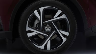 Toyota C-HR 2022, nuovi cerchi in lega