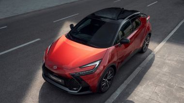 Toyota C-HR 2025, la nuova tinta esterna Metal Oxide