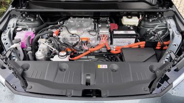 Toyota C-HR+: il powertrain della versione Premium ha una potenza complessiva di 343 CV