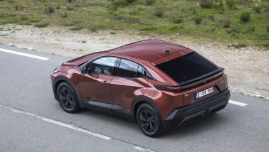 Toyota C-HR+: per il test drive anche la versione Icon da 224 Cv e trazione anteriore